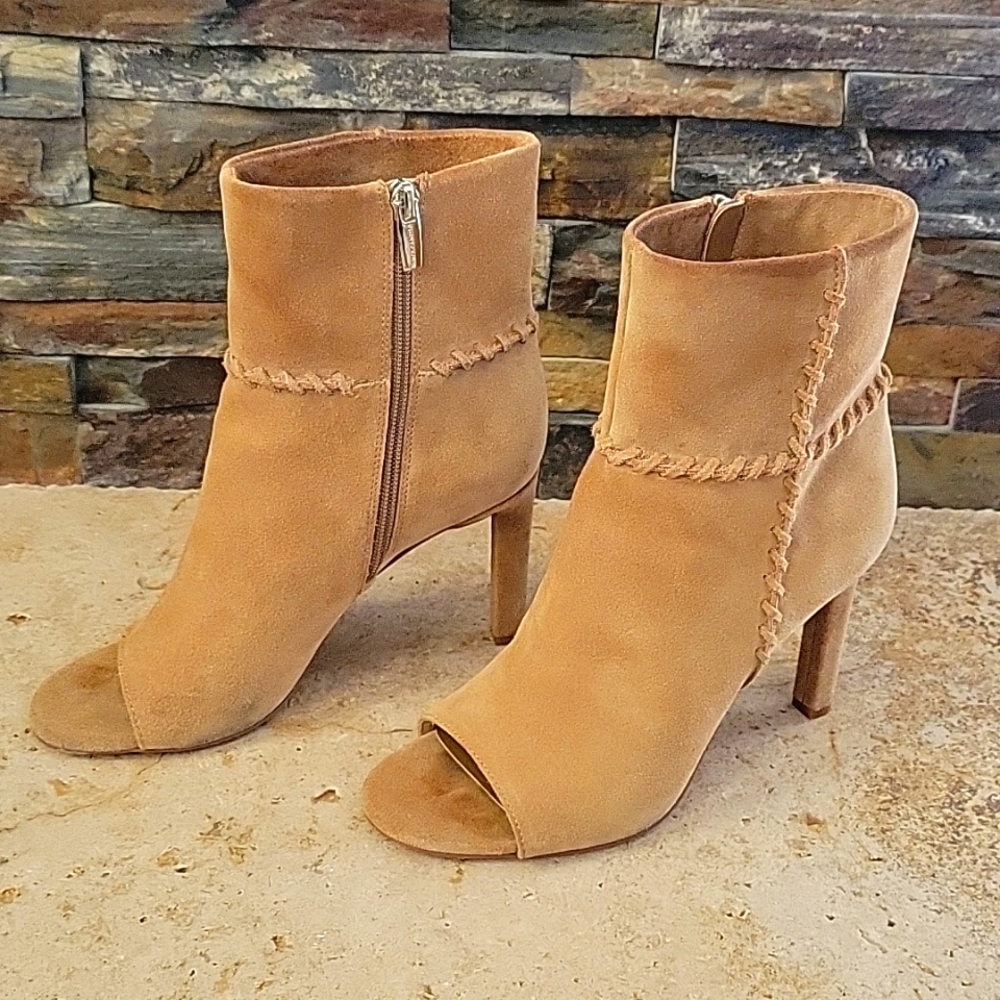 Vince Camuto Sashane Suede Leather Sassy High-Heeled Boots Size 7. Gently worn